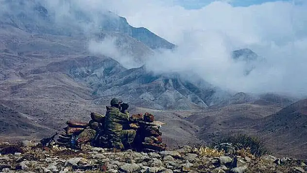 Jandarma Bestler-Dereler'de yürütülen operasyondan fotoğraflar paylaştı