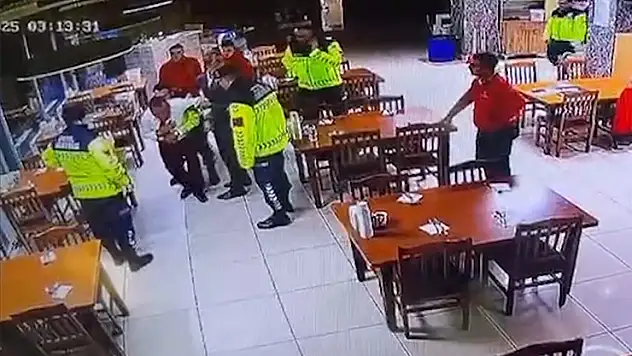 Jandarma, Bolu'da nefes borusuna yiyecek kaçan kişiyi Heimlich manevrasıyla kurtardı