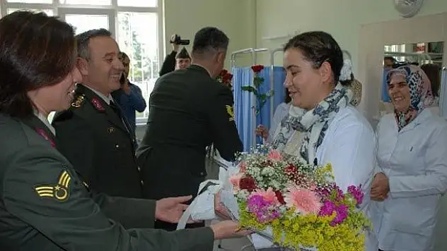 Jandarma'dan Hemşirelere Anlamlı Ziyaret