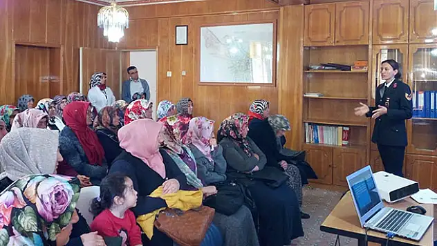 Jandarma'dan kadınlara seminer