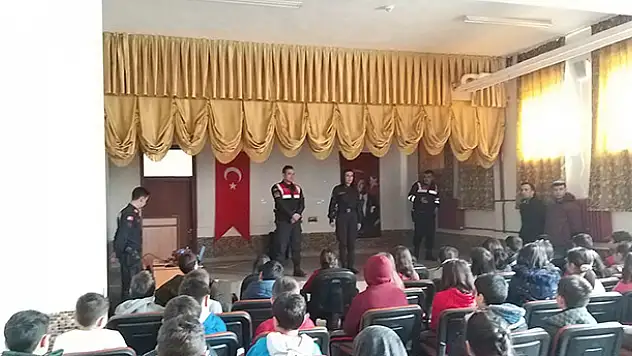 Jandarma öğrencilere mesleklerini tanıttı