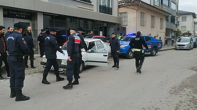 Jandarma personelini yaralayan sürücü, kovalamaca sonrası yakalandı
