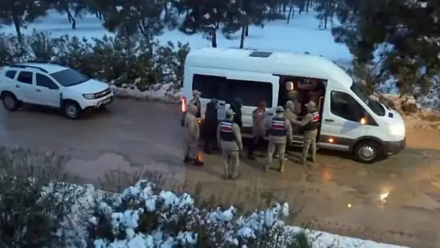 Jandarmanın 26 ildeki göçmen kaçakçılığı operasyonları kapsamında 59 şüpheli tutuklandı