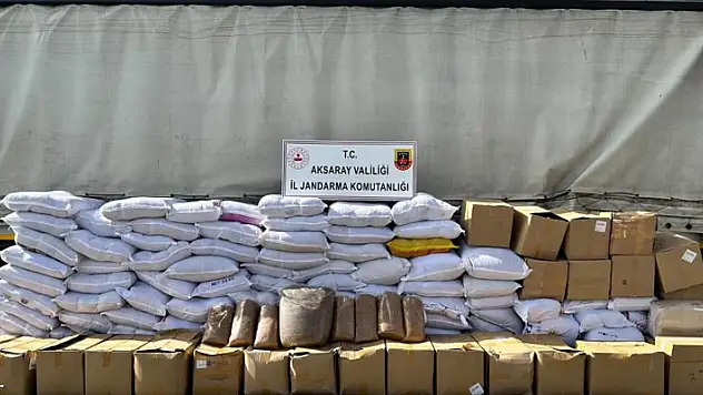 Jandarmanın operasyonunda 6 ton 750 kilo kaçak tütün ele geçirildi
