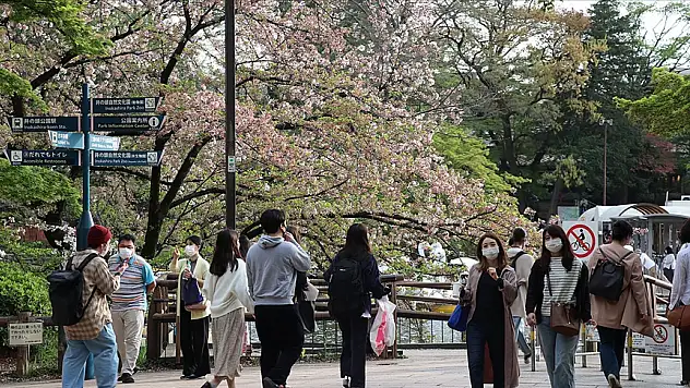 Japonya hükümeti Kovid-19'a karşı OHAL'i uzatacak
