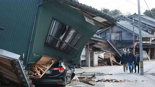 Japonya'da 6 büyüklüğünde deprem: 5 bina çöktü
