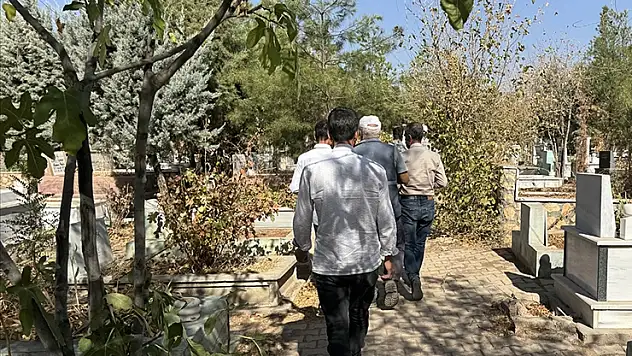 JASAT cinayeti aydınlatınca öldürülen kadının kabrini ailesi ilk kez ziyaret etti