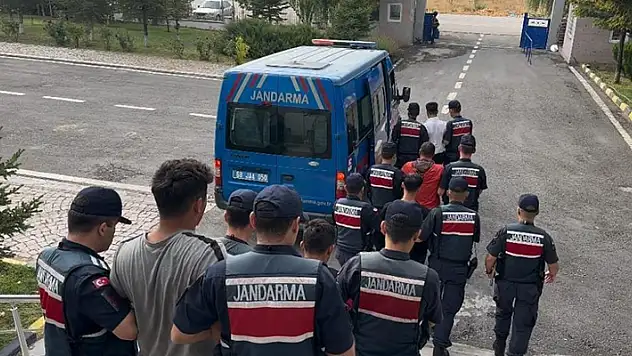 JASAT, hırsızlık şüphelilerini çaldıkları malzemelerle yakaladı
