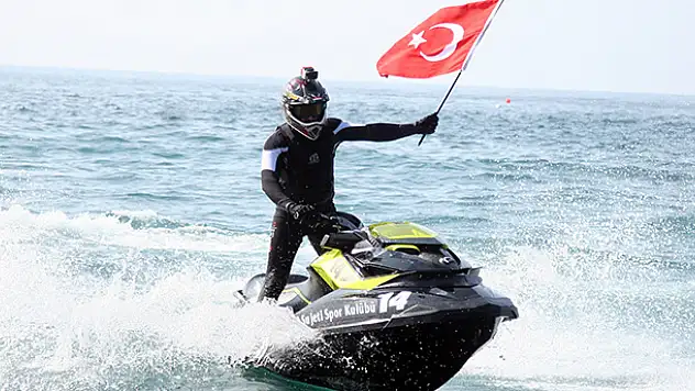 Jetler 15 Temmuz Şehitleri İçin Beyşehir'de