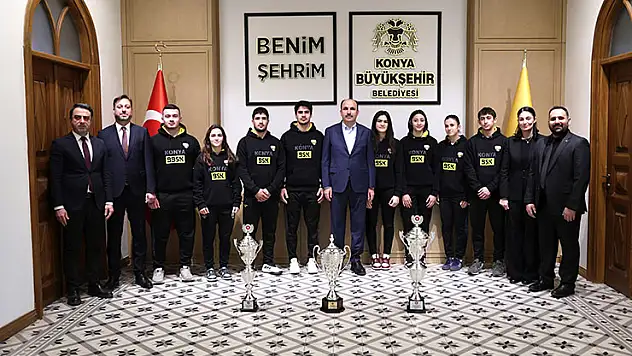 Judocular 2025'te kazandıkları kupaları Başkan Altay'a takdim etti
