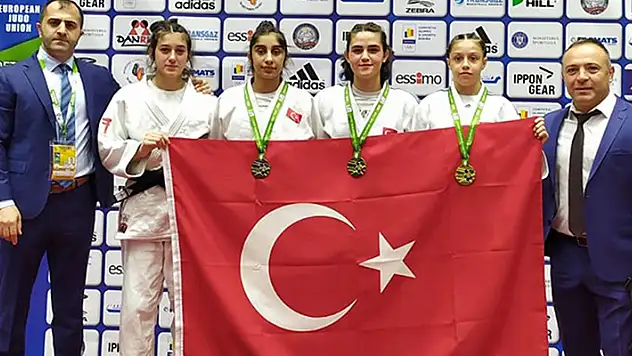 Judocular Avrupa'da madalyaları topladı