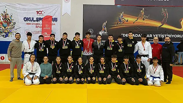 Judoda madalya yağmuru
