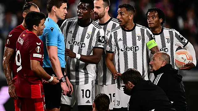 Juventus ceza aldı! Türkiye'ye şans doğdu