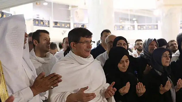 Kabe kapısı bu kez Davutoğlu'na açıldı