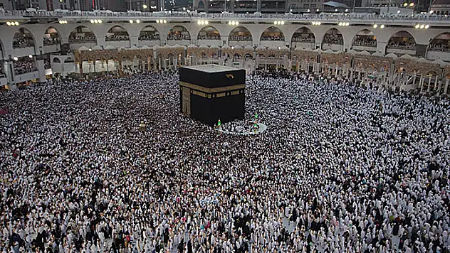 Kabe, ramazanın 25. gecesinde 1,5 milyonun üzerinde Müslüman'ı ağırladı
