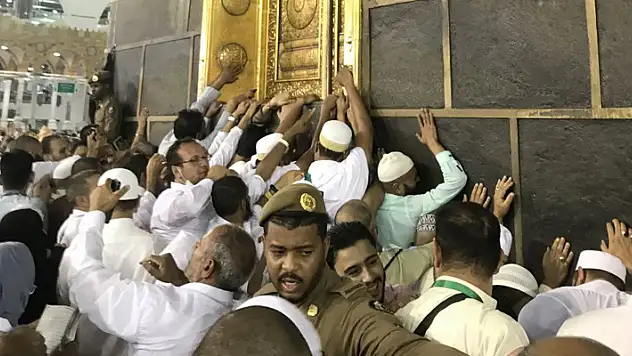 Kabe'ye artık yüz sürülemeyecek
