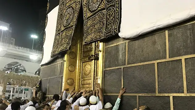 Kabe'ye yüz sürmek yasaklandı