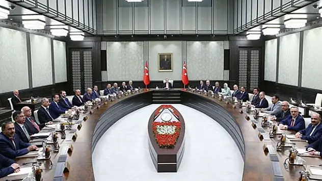 Kabinede değişmeyeceği iddia edilen 9 bakan