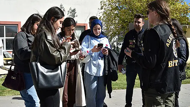 KADES'i kullanırken 'telefondaki konum özelliğini açık tutun' uyarısı