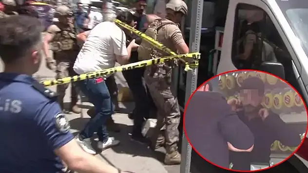 Kadıköy'de rehine krizi! Kuruyemişçiyi rehin aldı, cam parçasını boğazına dayadı
