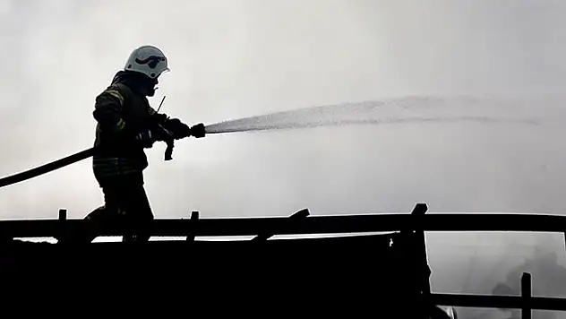 Kadıköy'de yangın: 2 ölü, 4 yaralı