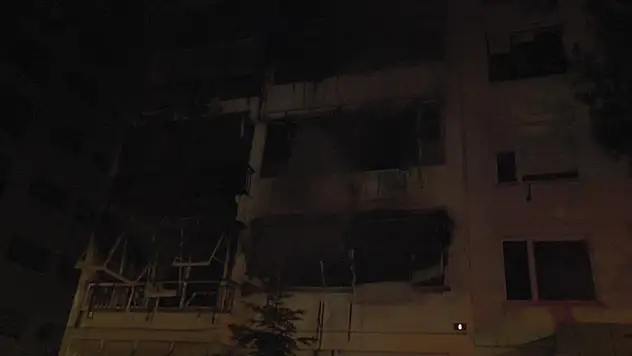 Kadıköy'de 10 katlı apartmanda yangın paniği
