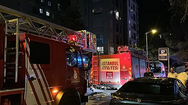 Kadıköy'de restoranın asma tavanı çöktü
