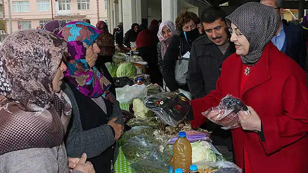 Kadın başkan destek verdi, üretici kadınlar pazara indi