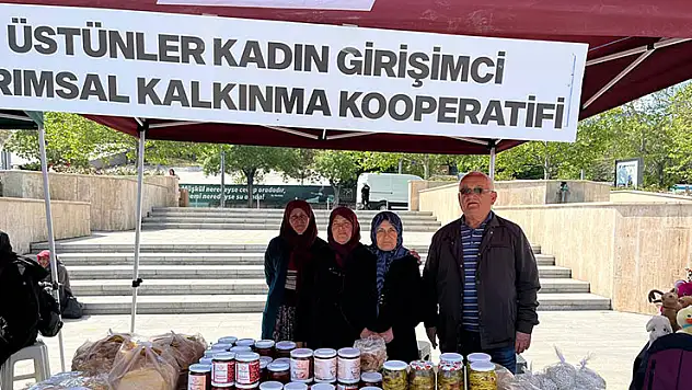 Kadın emeğinin işgücüne katkısına dikkat çekiyorlar