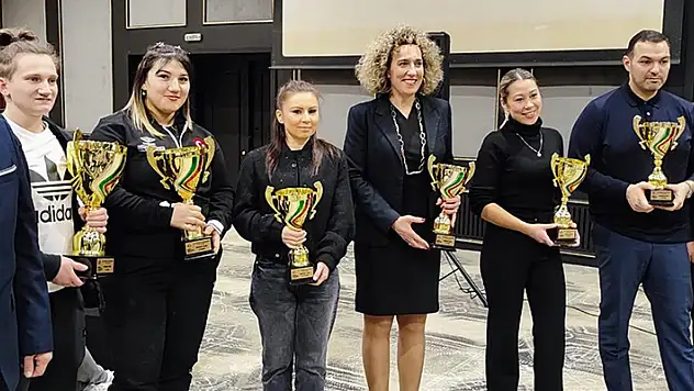 Kadın milli halterciler, Avrupa Şampiyonası'nda takım halinde ikinci oldu
