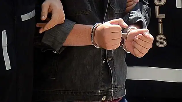 Kadınhanı'nda belediye başkanının iş yerinin camını kıran kişi gözaltına alındı
