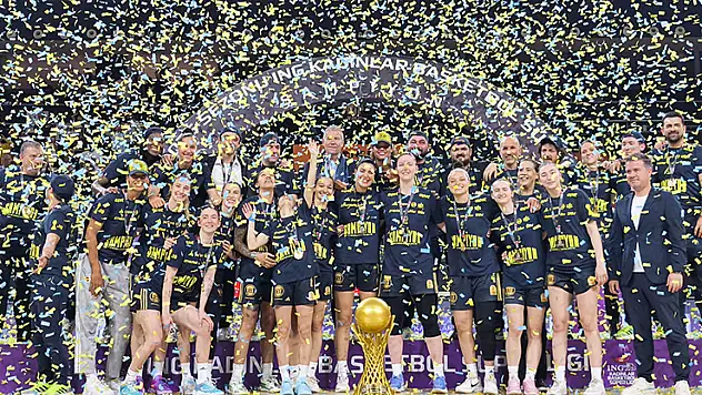 Kadınlar Basketbol Süper Ligi Şampiyonu Fenerbahçe, kupasını aldı