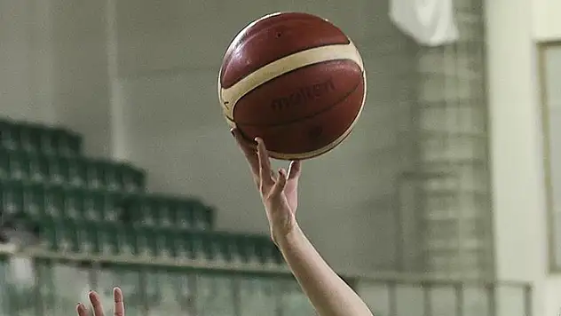 Kadınlar basketbolda derbi heyecanı
