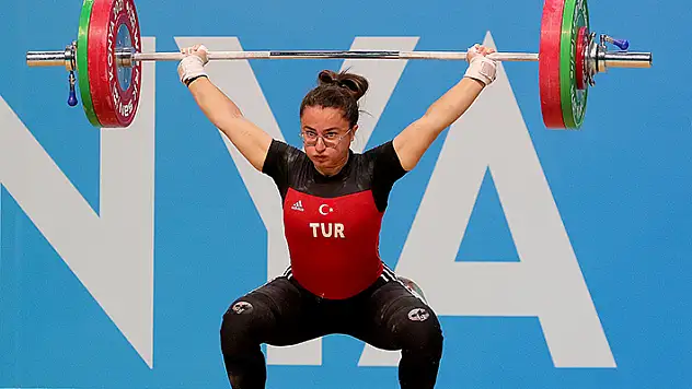 Kadınlar halter 71 kiloda üç oyunlar rekoru kırıldı

