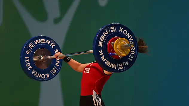 Kadınlar Halterde Duygu Alıcı'dan 3 altın madalya
