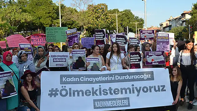 Kadınlar öldürülen Emine Bulut için Konya'da toplandı