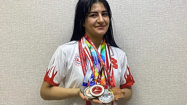 Kadınların kendini koruyabileceğini göstermek için savunma sporunu seçti Türkiye 2'ncisi oldu