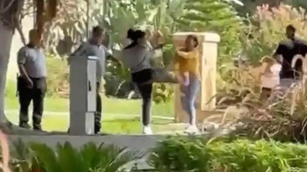 Kadınların saç saça kavgası kamerada

