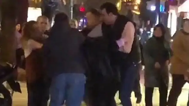 Kadınların sokaktaki kavgası kamerada
