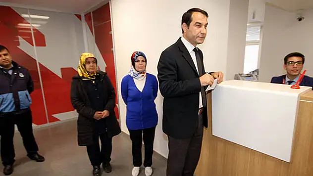 Kadro sevinci yaşayan belediye işçilerinden Mehmetçiğe anlamlı destek