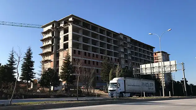 Kafasına kalas düşen işçi hayatını kaybetti
