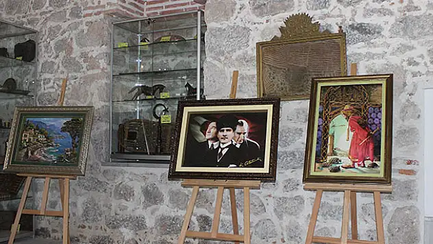 Kağıt rölyef eserler beğeniye sunuldu