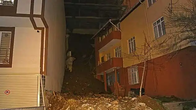 Kağıthane'de toprak kayması