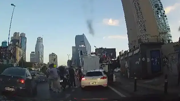 Kağıthane'de trafikte tekme tokat kavga kamerada

