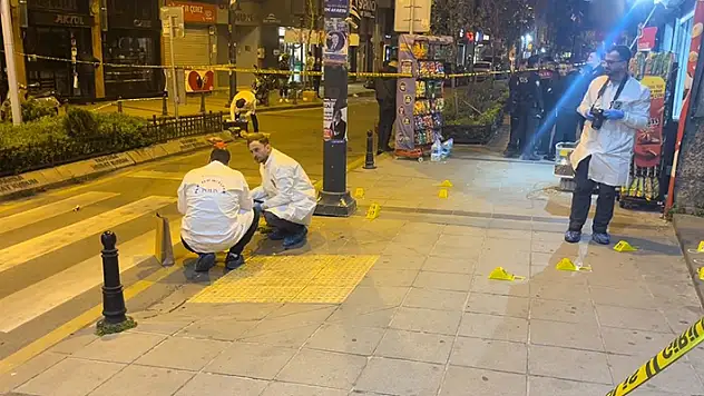 Kağıthane'de sokak ortasında silahlı saldırı: 2 ölü, 1'i ağır 2 yaralı
