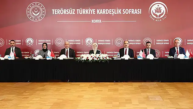 Bakan Göktaş Şehit ve Gazi yakınlarıyla aynı sofrada