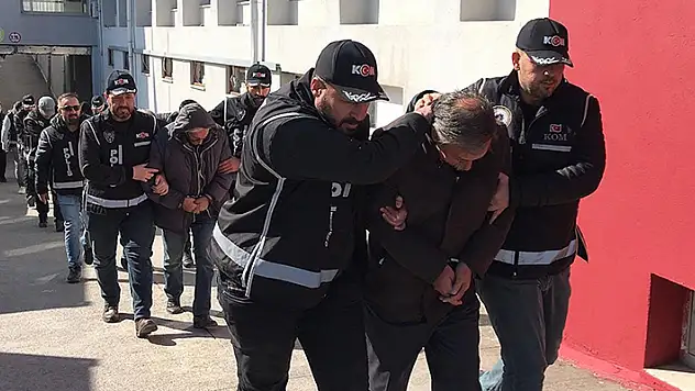 Kahramanmaraş merkezli depremlerde yıkılan binalarla ilgili tutuklananların sayısı 247'ye yükseldi


