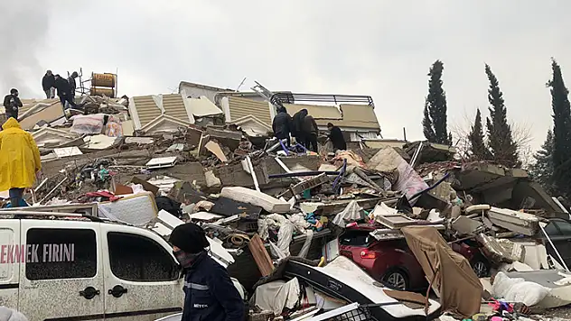 Kahramanmaraş'ta 76 kişinin öldüğü binada ailesini kaybeden kadın: Bina değil puzzle yapmışlar