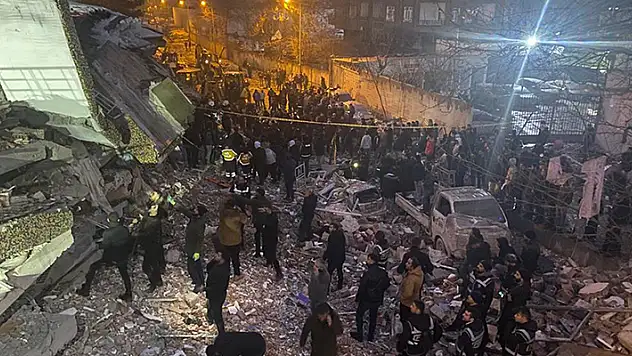 Kahramanmaraş'ta 7,7 ve Gaziantep'te 6,5 ile 6,4 büyüklüğünde deprem
