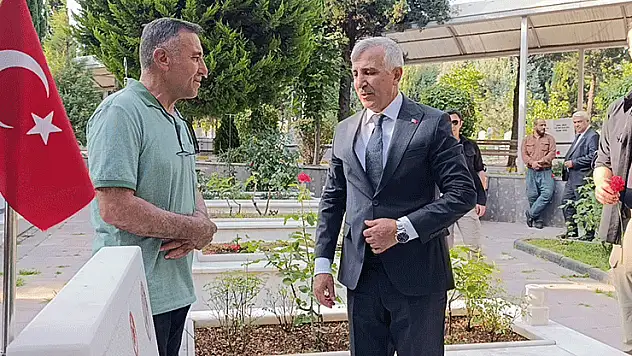Kahramanmaraş'ta deprem şehitleri kabirleri başında anıldı